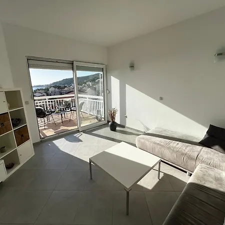Kavajin Apartment Duce